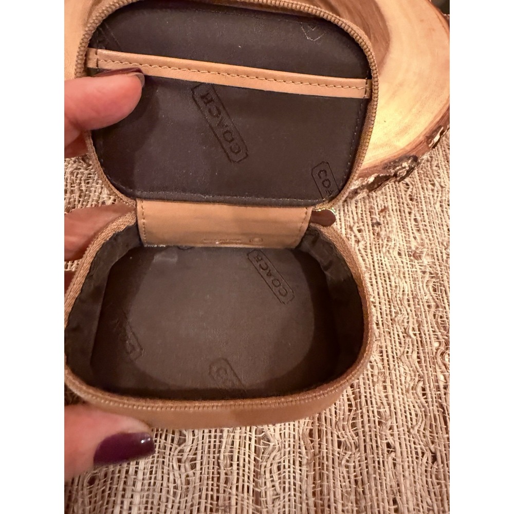 Coach Leather Pill Case Holder Brown Zip Around Small Travel Embossed‎ - Picture 6 of 6